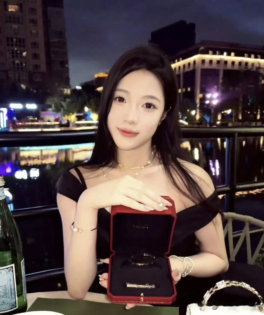 檀健次的粉丝可消停点吧！别把刘一诺惹毛了，万一曝出大瓜可咋整。
1月10日，演员