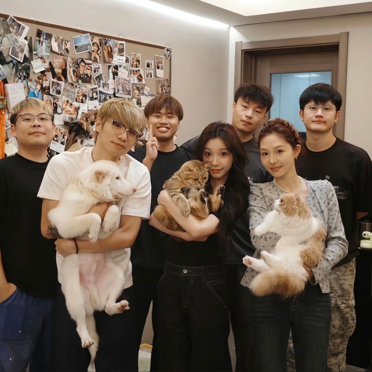 之前就一直超爱他们现在居然也进入了这个小小世界6月份我们就在上海一起吃了饭第一次