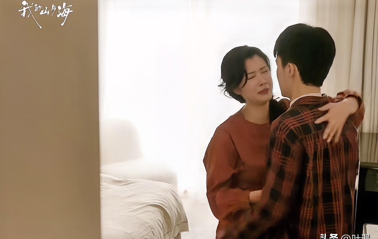 高考一考砸，大虎这小子，直接不读了。
南下深圳，嘴甜得跟抹了蜜似的，见到亲妈郝倩