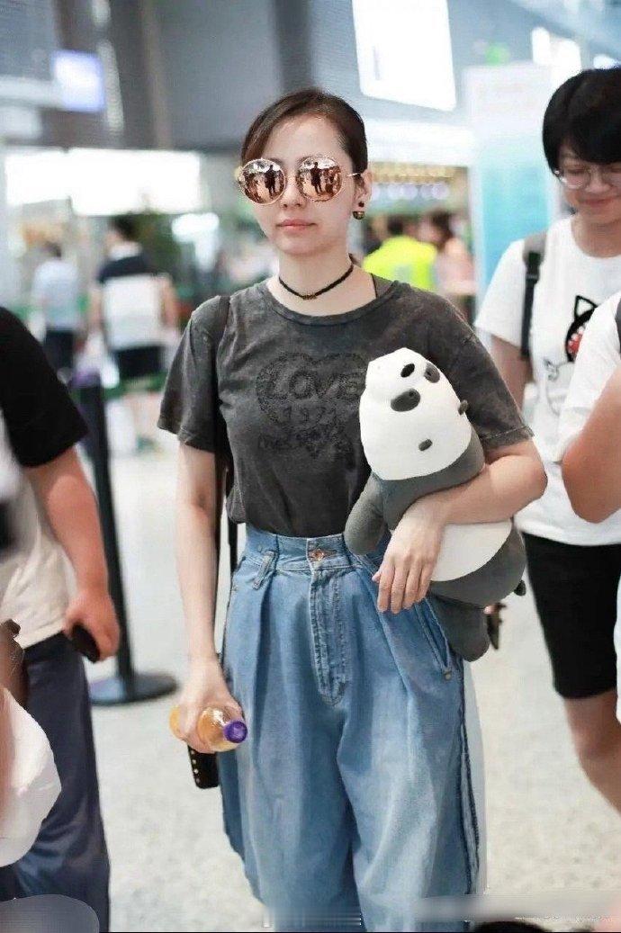 不化妆的张靓颖 ​竟然这么普 ​​​