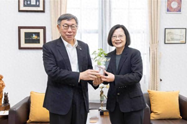 蔡英文卸任在即，急着约见柯文哲或撬动岛内政治格局

综合台媒报道，台湾地区领导人