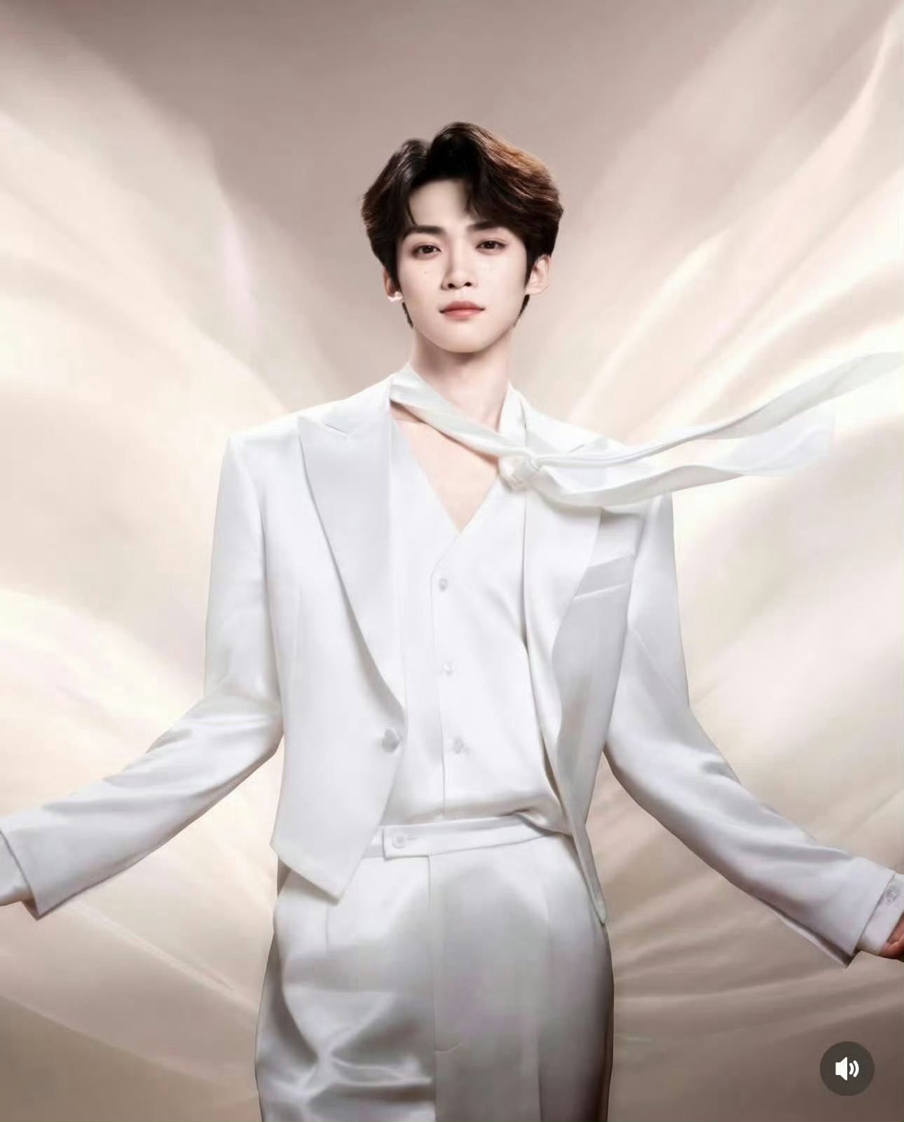 梓渝官宣CT大中华区底妆代言人，品牌方超爱的提前地广就已经安排上了