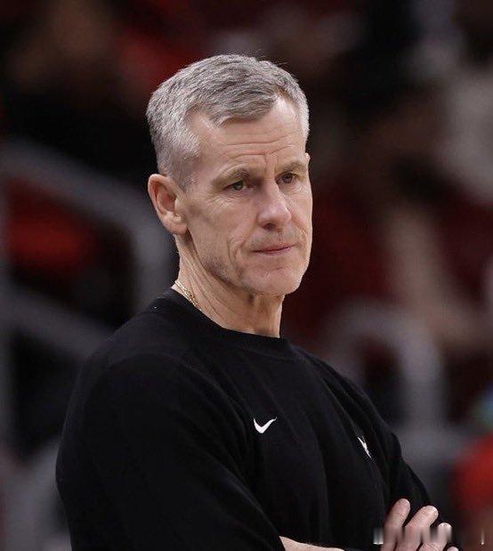 Sports Illustrated：比利·多诺万正在等待金州勇士队出现一个职位