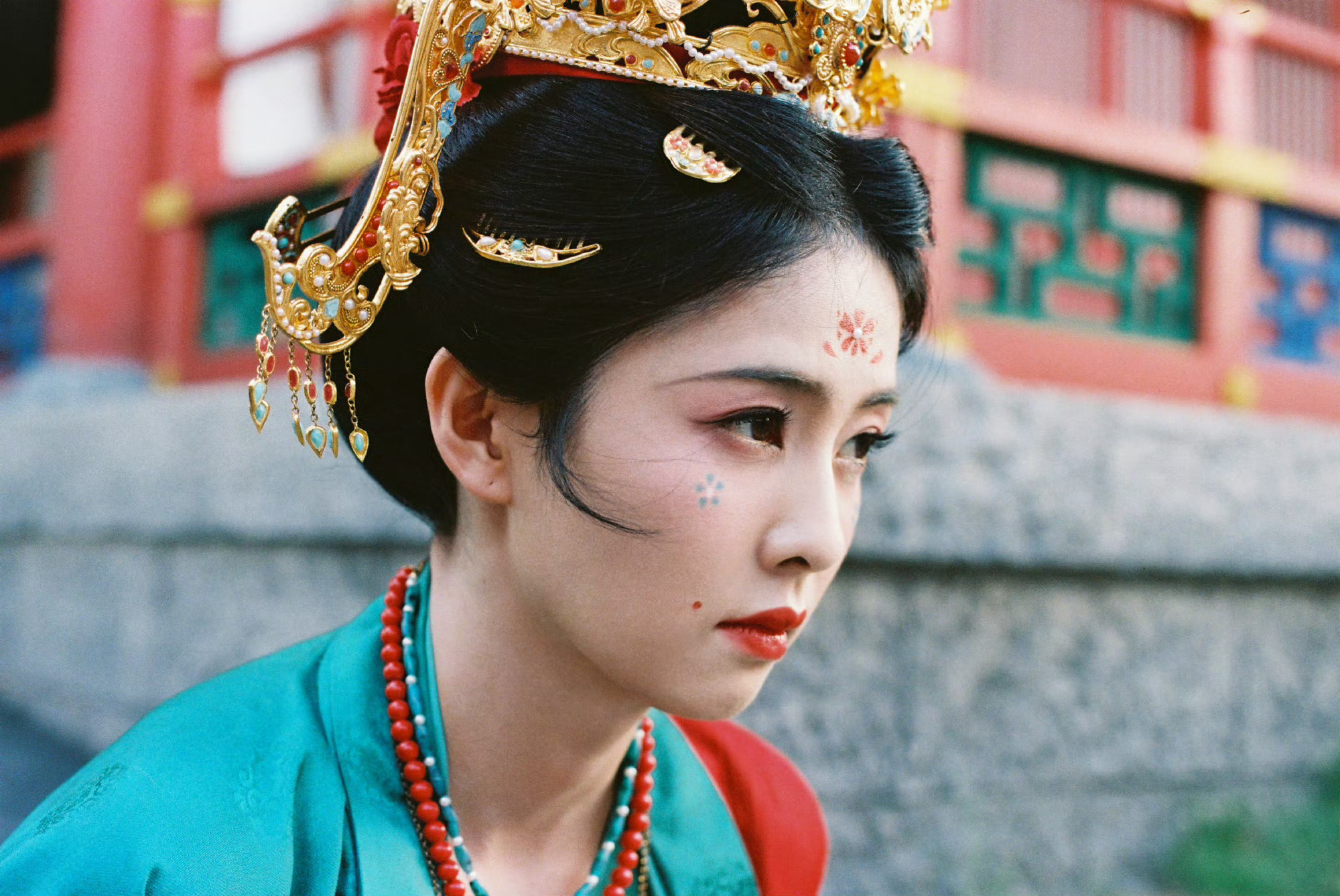 白鹿  🦌白鹿莫离 🦌白鹿叶璃 “祝你眼里永远有光，无所畏惧地奔赴星辰大海。