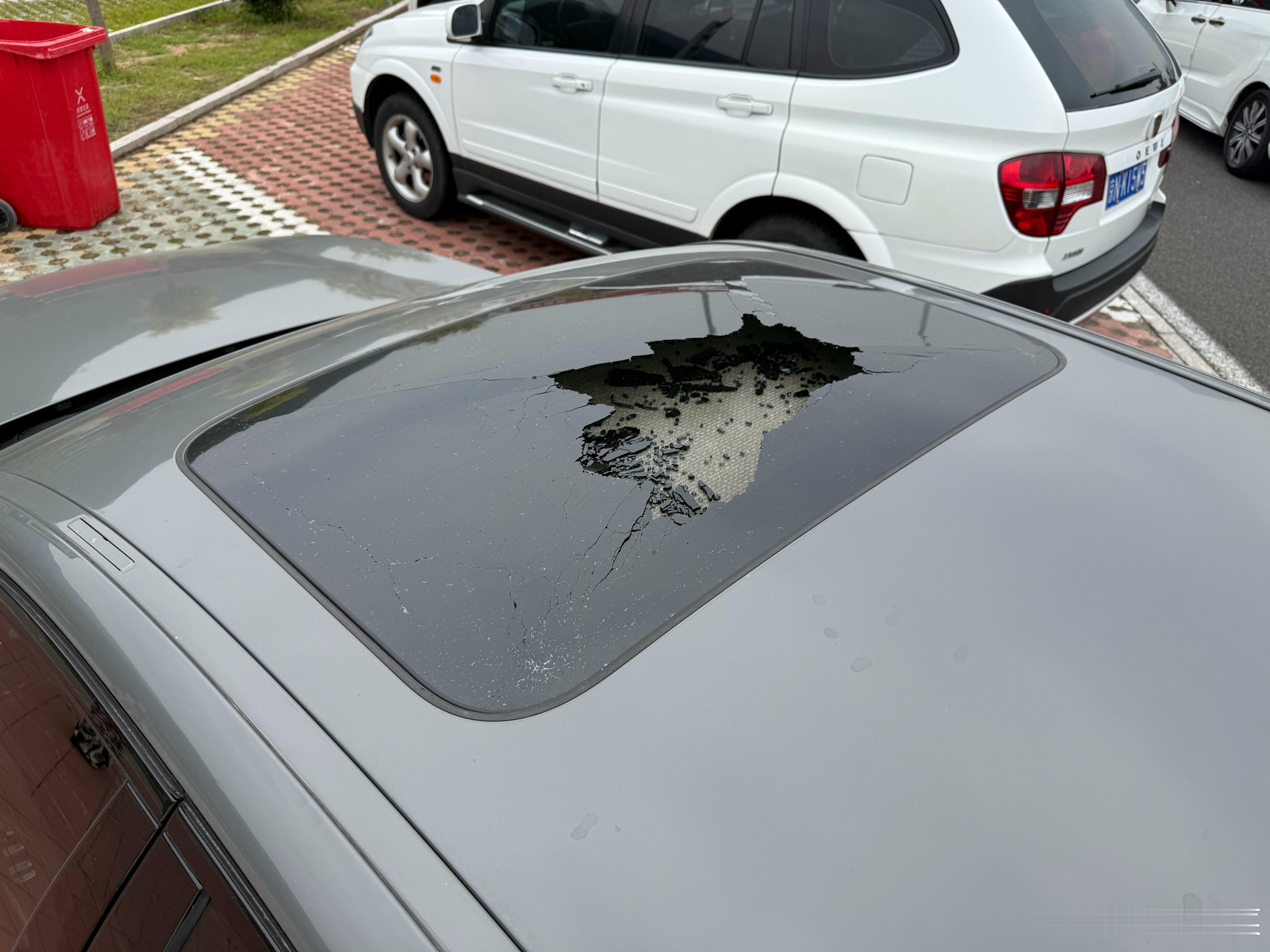 宝马的售后服务真应该提升一下了，修个车，去 4s店等待理赔员联系，已经等了一个半