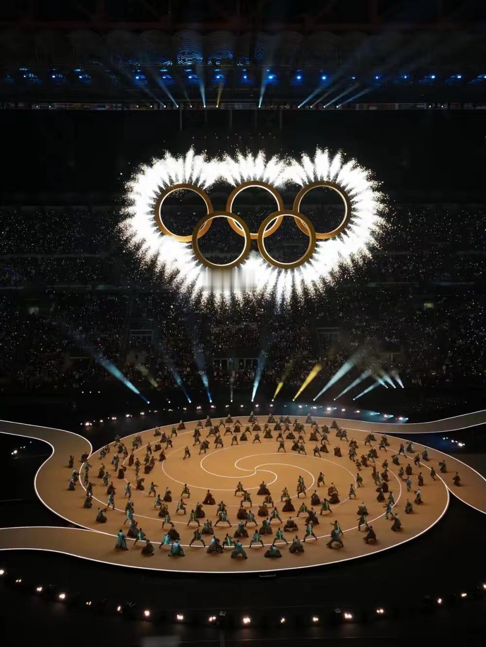 【[烟花]新世纪之2265】
今天​米兰冬奥会正式开幕，有92个国家与地区约29