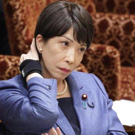 “跛脚鸭”高市早苗。
能否当上首相还不一定，高市早苗却提前变成了“跛脚鸭”！
据
