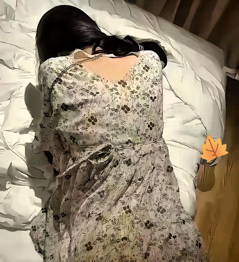 河南男子查妻子手机，
竟揪出8个暧昧对象！
崩溃后他的决定更让人唏嘘！

这事儿