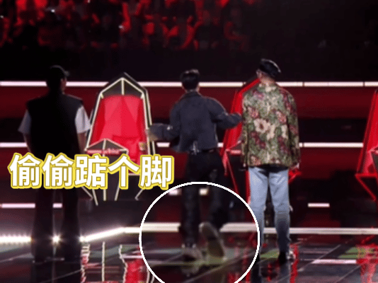 #刘宪华[超话]##刘宪华一生要强的身高# 看到刘宪华这样直接站在了学员中间，我