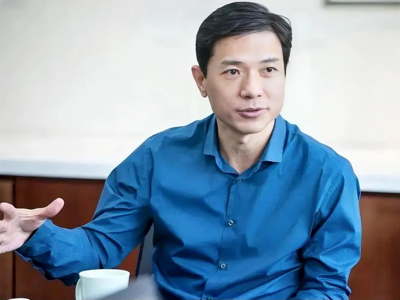 我国著名富豪第一学历：
1、黄峥——————本科毕业于浙江大学
2、曾毓群———