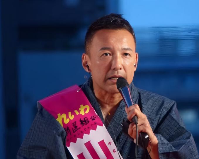 日本议员山本太郎最近在国会上的一番话，直接把日本政坛炸出了锅。
 
他当着所有人