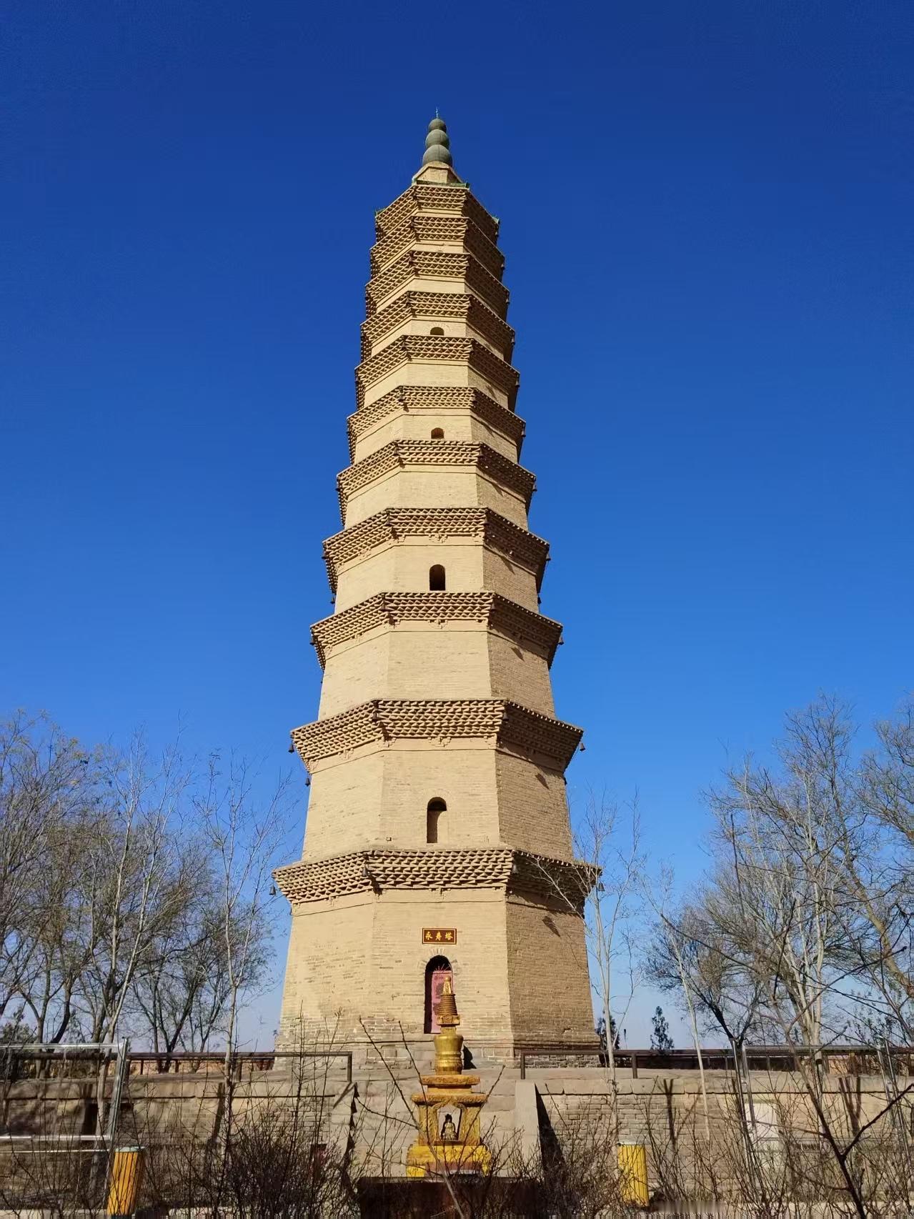 访   鸣   沙
                   李国权

      
