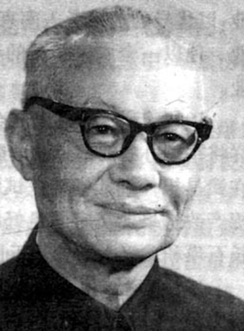 1979年春，在全国政协小组会上，杨显东鼓足勇气发言，第一个带头揭开了大寨的盖子