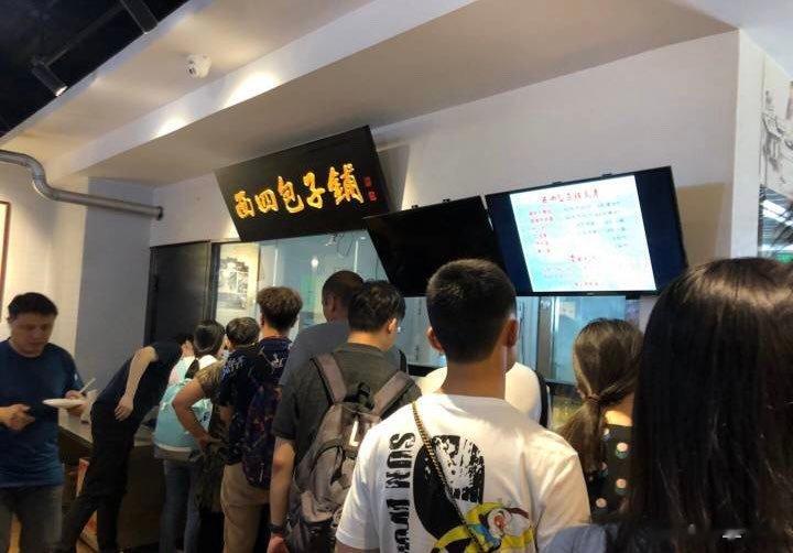 2019年，马斯克来中国，到北京西四包子铺用餐。不知这次来中国，马斯克会吃北京哪