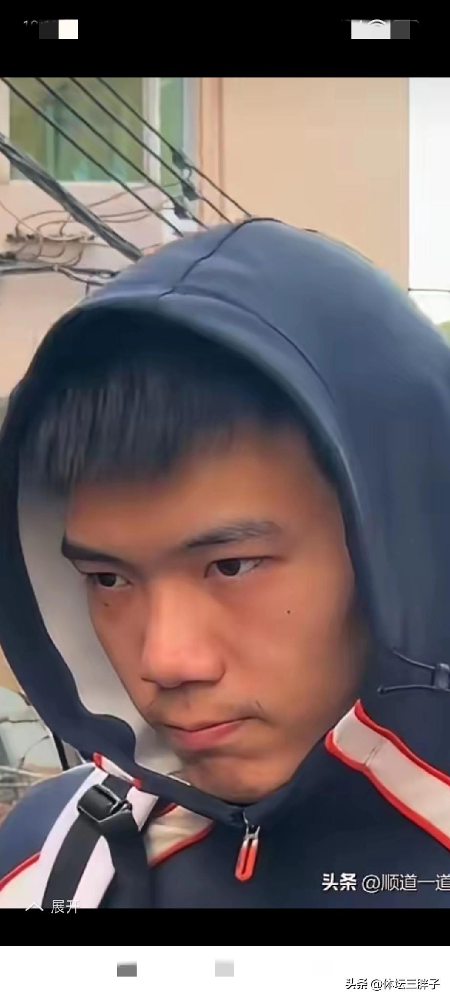 焦泊乔这孩子，好好的一个人，仅仅到广东男篮，仅仅在杜峰手里半个赛季，就变成这样了