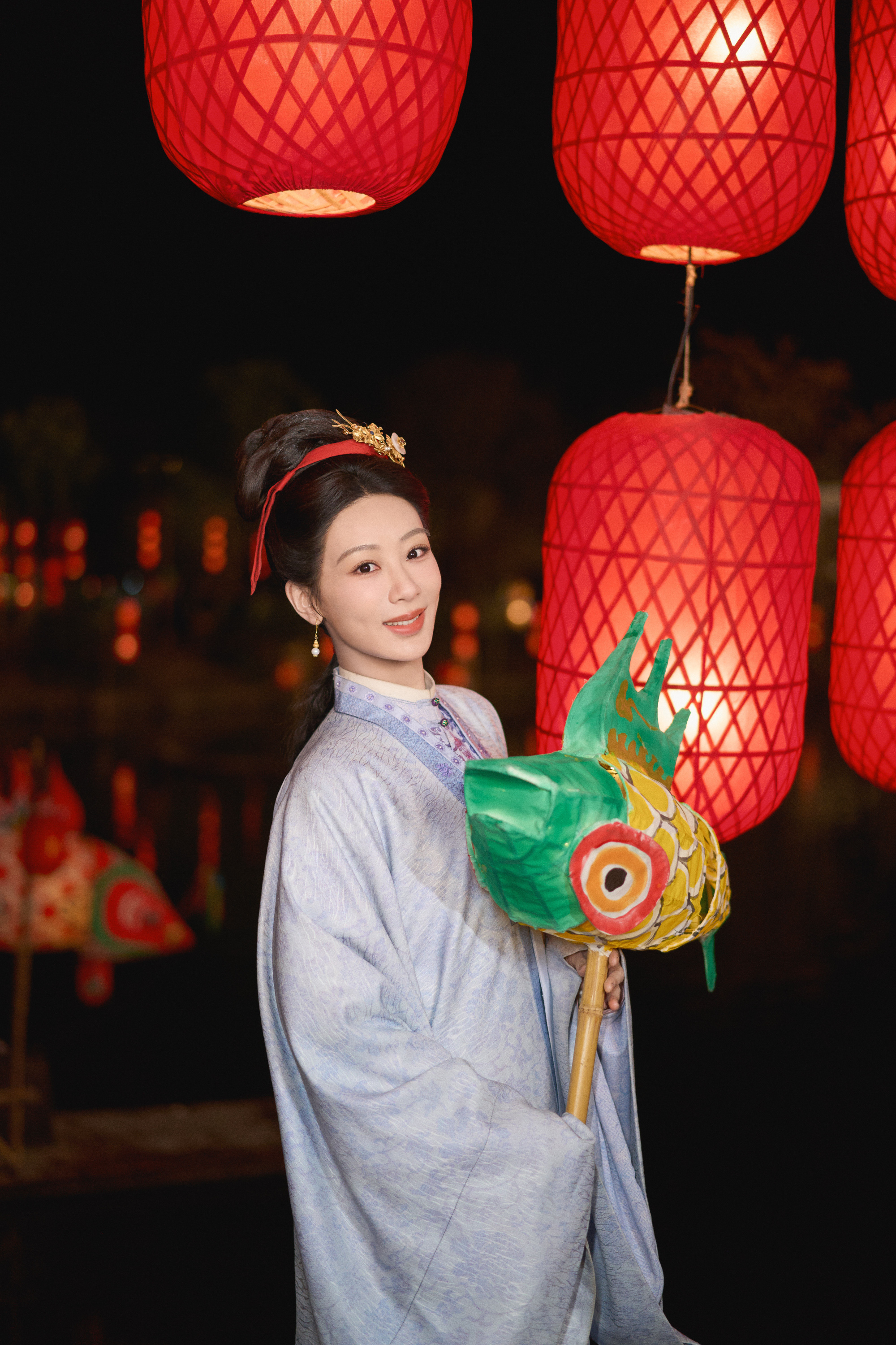 杨紫又是一年剧组年夜饭 祯娘真的太美了！！！杨紫李祯