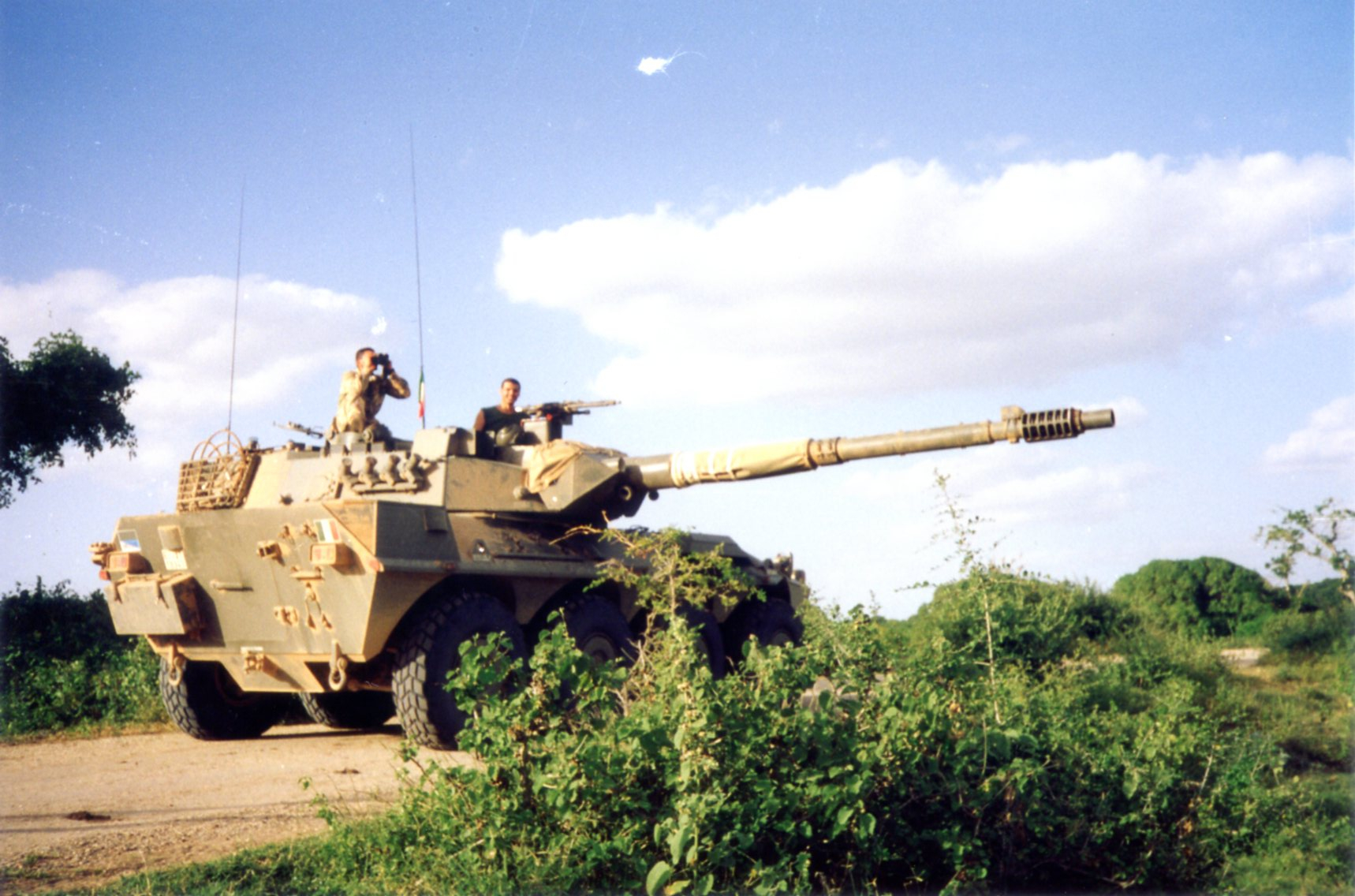 马年吉祥1993年2月，于索马里参加“朱鹭(Ibis)行动的B1“半人马”轮式装