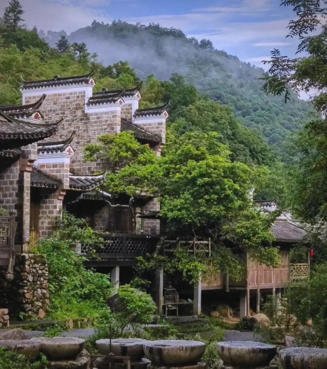 广东旅游，韶关云髻山古镇游玩攻略！
云髻山古镇
美景和美食推荐：
1、明清古建群