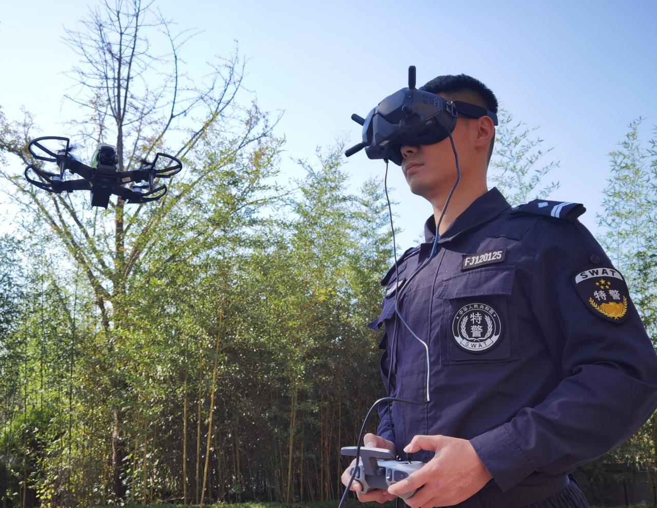 符合条件的辅警能够操控警用无人机。

多地公安机关规定，辅警需通过专业培训并取得