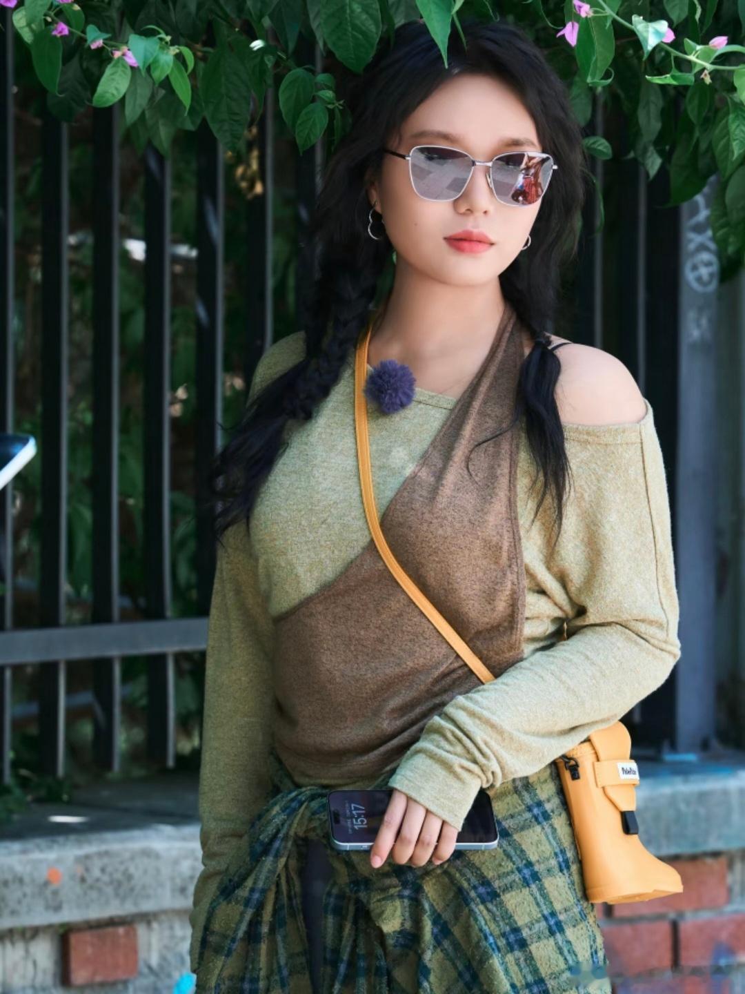 本期最惊喜名场面！丁程鑫机灵可爱综艺感满分，氛围感欢乐十足李雪琴被丁程鑫一把薅下