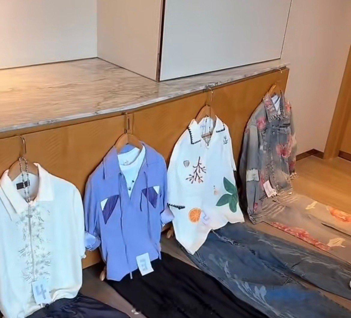 敖子逸 这衣服上电视穿不得  看得出来咱们敖子逸是一个超级注重小细节的boy了，