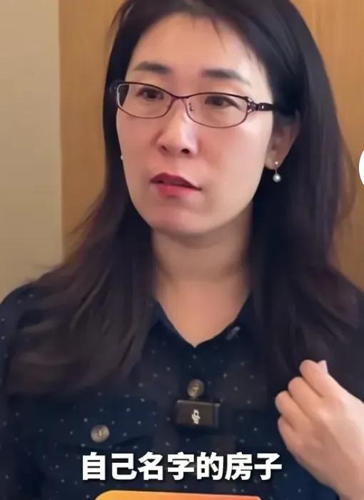 这几天被霸屏了，
真是热闹，
女的大多同情这个女人，

有的甚至很气愤，
为女人