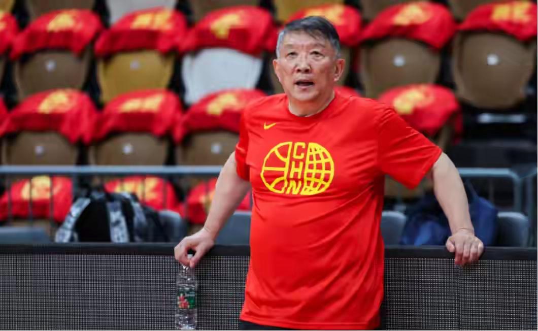 宫指导的女篮今年再集训，这已不是新闻，
中国女篮今晚要打热身赛，
来检验这次集训