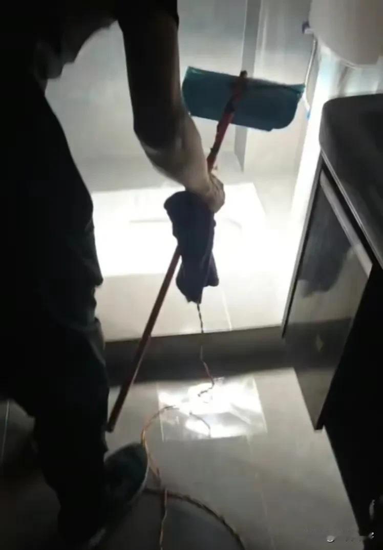 提灯定损不可怕，
可怕的是他赢了！
派出所帮他协调赢了！
他赢了！
赢了！
