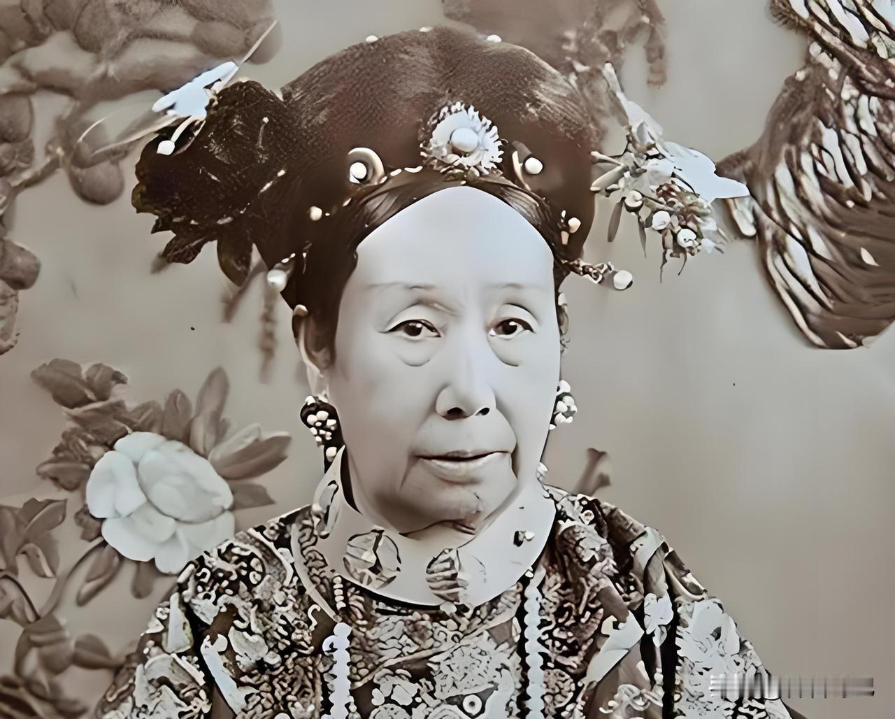 没想到吧，慈禧是个地域黑，一生最爱黑广东，最恨广东人。

因是广东人，状元都给变