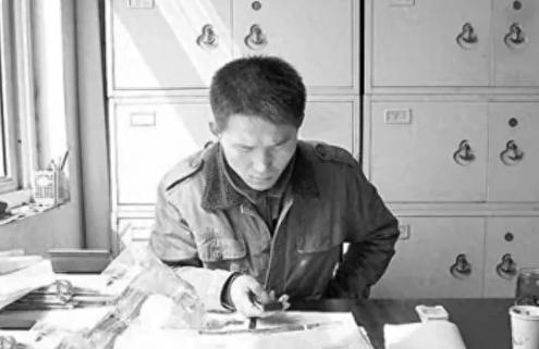 2010年，山东一大学生村官，考上了江西的警察编制之后，却被告知，他已经被列为网