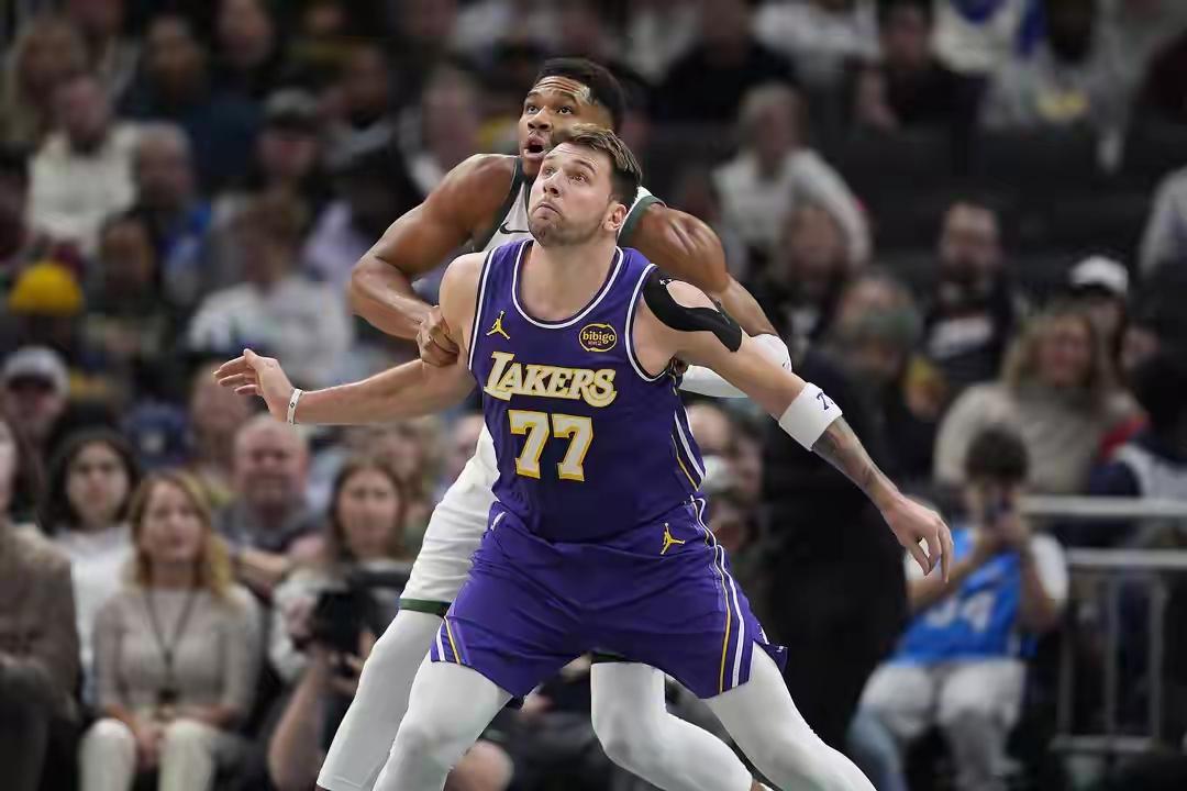 字母哥申请离队，这简直是送给湖人的天大良机！不过，想要把这位希腊怪兽招致麾下，里