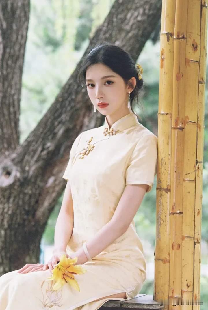 中戏校花肖雨，气质如兰，天香国色，美貌太惊艳！