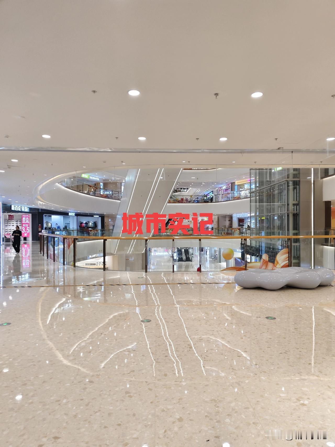 宿迁远洋未来广场，白天没人晚上了，还是没几个，就连五楼餐饮也没多少，赶紧找点好的