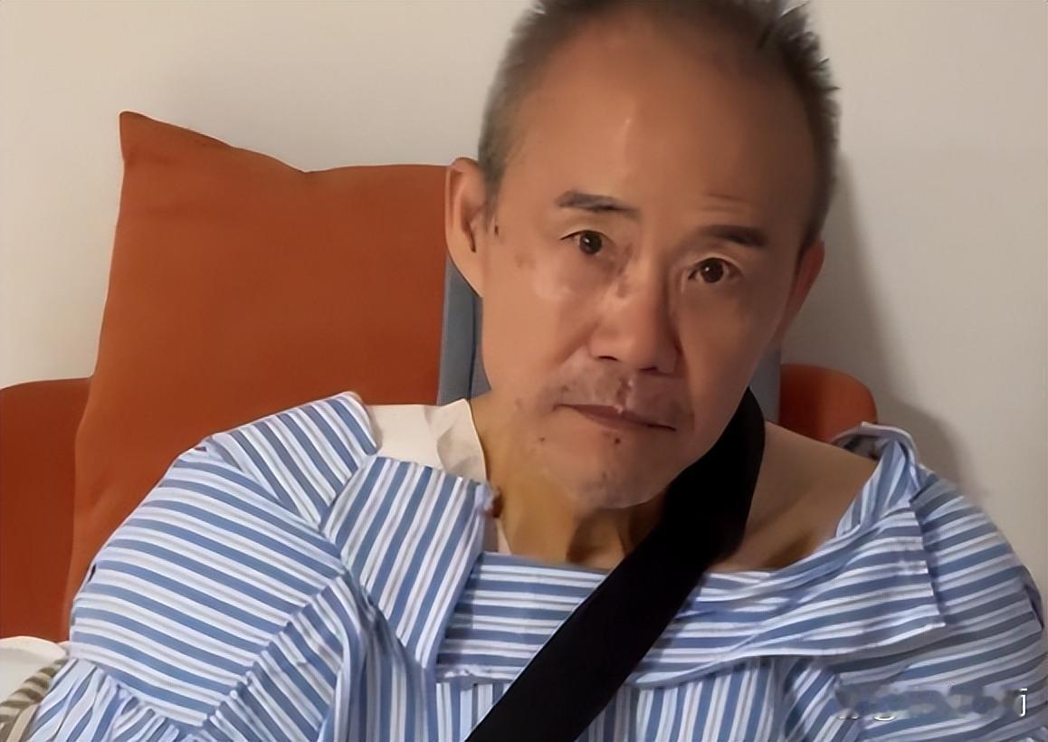 10年恩爱换来晚景凄凉？74岁王石老态尽显，44岁田小姐却依旧美艳

王石和田朴
