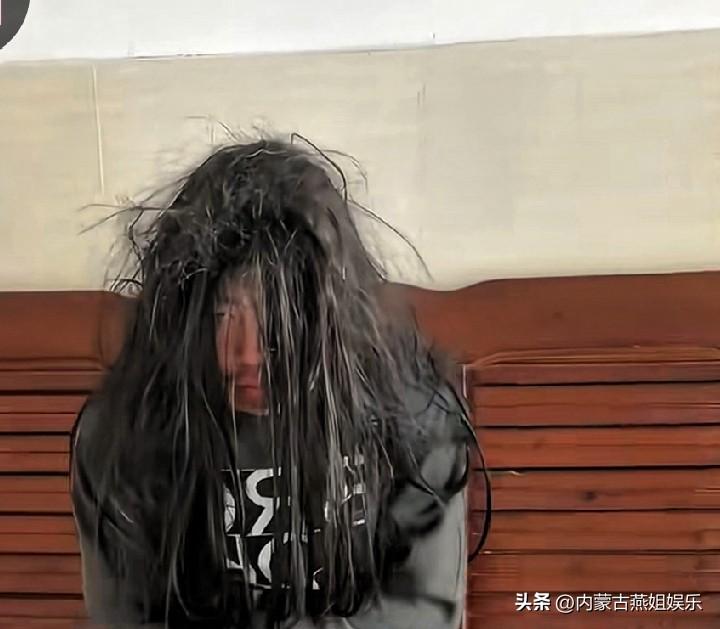 这两天刷到了这样的一个令人震惊的视频，整个视频流量爆火，过程就是这样的，内容有如