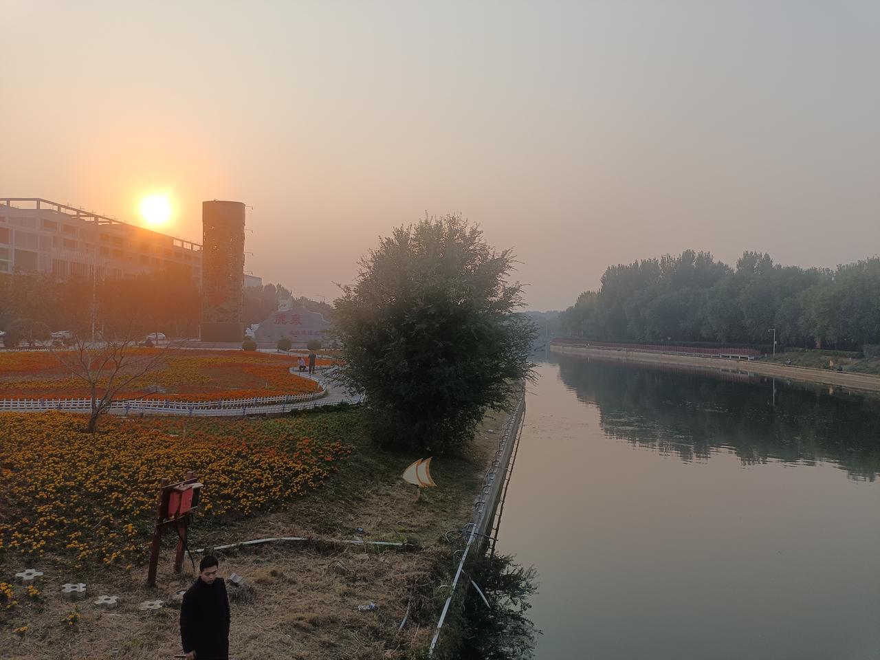 太平河两岸，风景如画，生活惬意，视野开阔，西部是连绵起伏的太行山，东临石家庄和华
