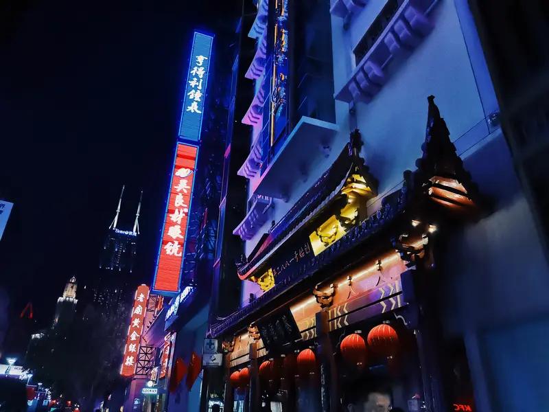 热搜炸了！德云社上海开业封神，4分钟售罄，老郭于谦连演三天定调
 
德云社近期彻