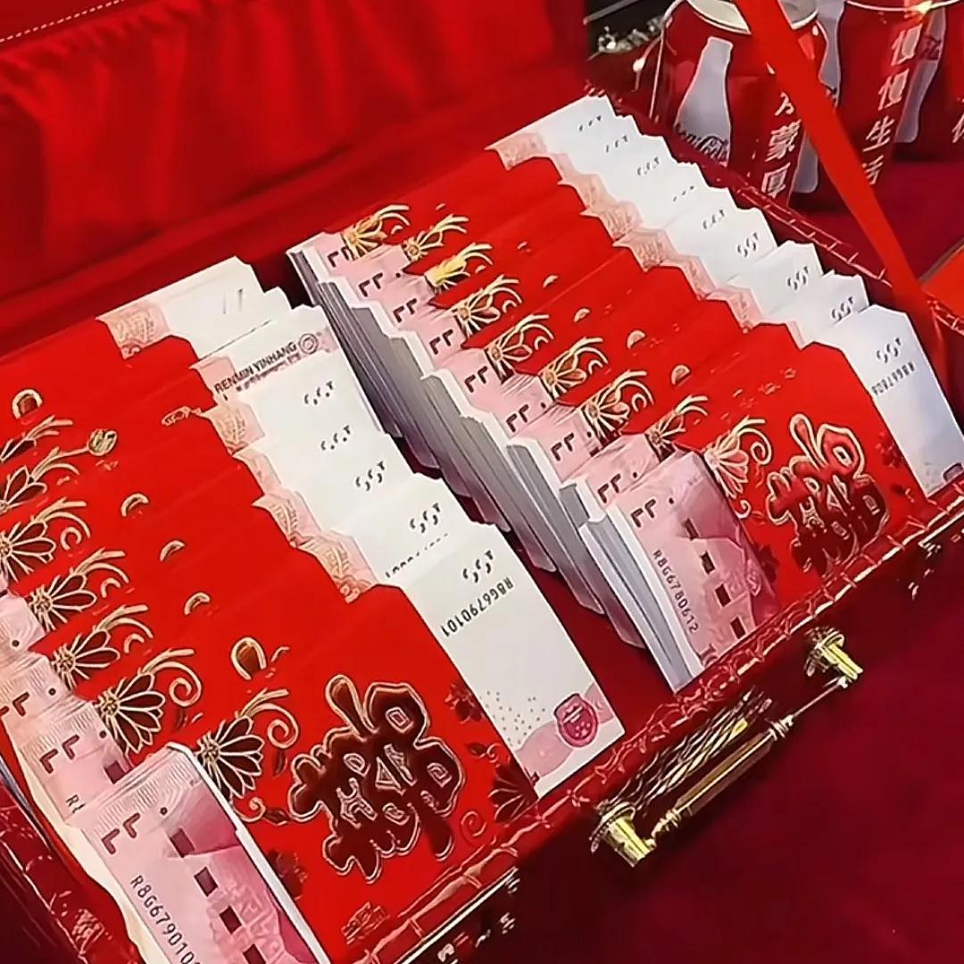 高额彩礼最大的受害者——其实是男方父母！

出门闲逛时，不经意间听到隔壁李叔和王