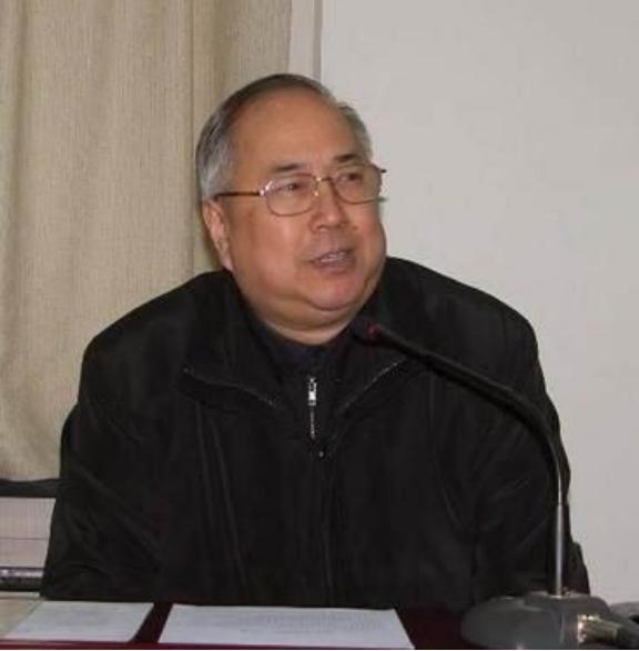 “中国科学院院士”姜伯驹曾语出惊人：“不是别人要卡我们的脖子，而是我们的教育困住