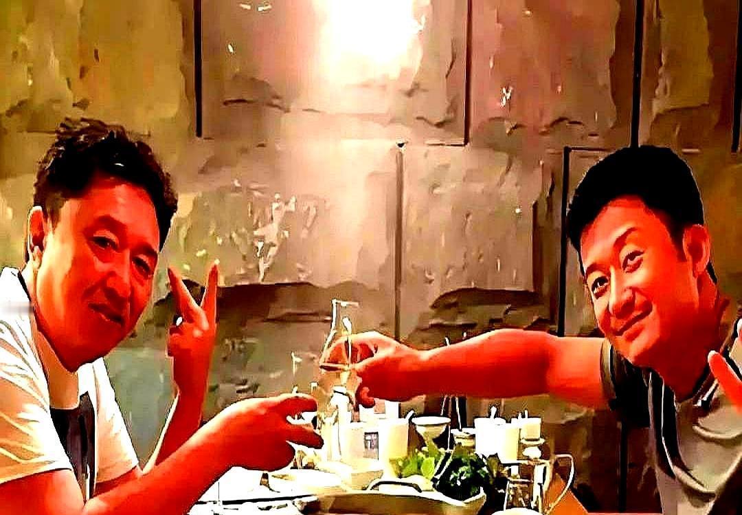 吴京拍战狼2前，把自家房子押了。
他哆嗦着给于谦打电话：哥，片酬只能给80万。