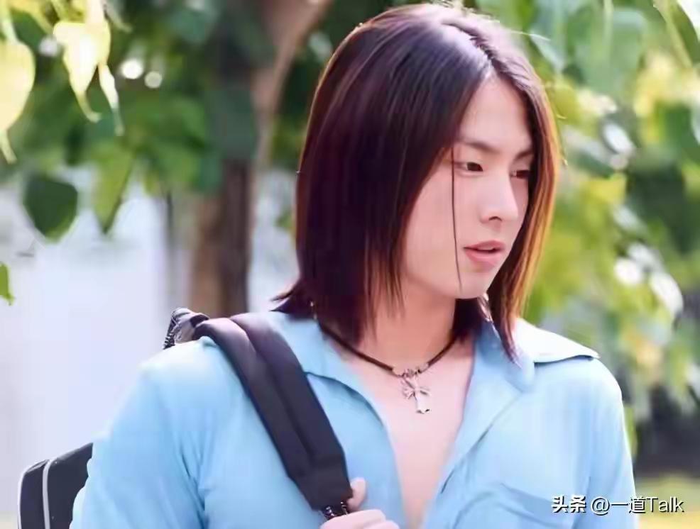 图一的吴建豪也曾是个美少年，图二的他瘦得太厉害了。人还是少年好，人可以瘦但不能太