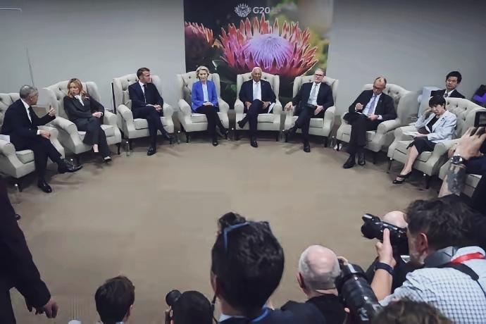 做不了决定的人坐在一个屋子里讨论乌克兰停火协议。

G20峰会，英、法、德、意、