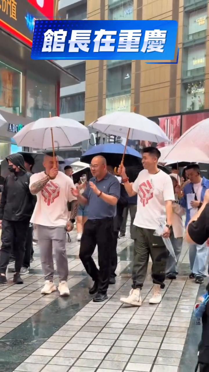 馆长在重庆。
再加上现在大概就是五百公里，清华中的抢消费的热度以及开放的程度都是