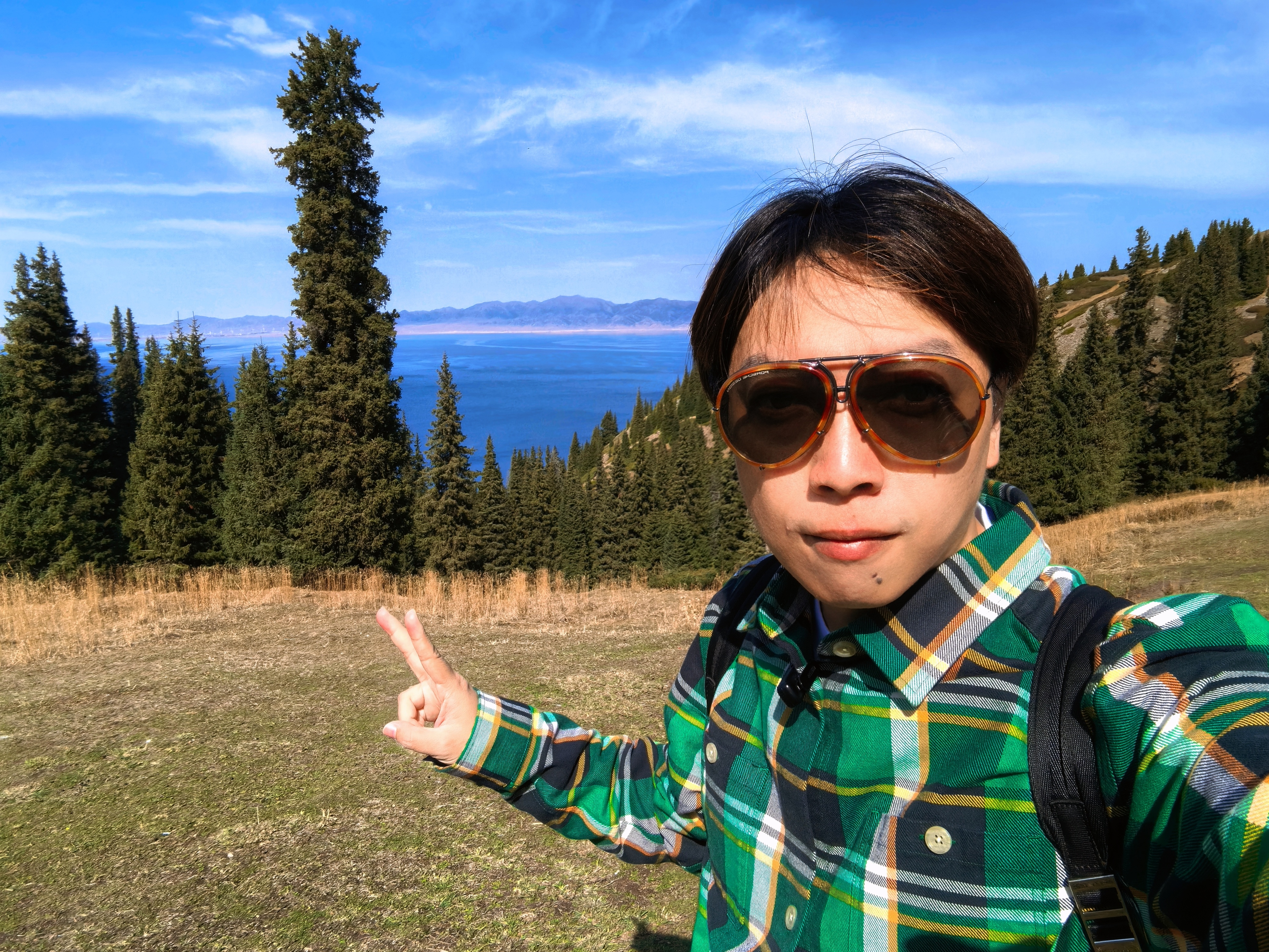 宝马X之旅是一段人与车的交流，也是一场人与自然的碰撞，赛里木湖的美景值得反复品味