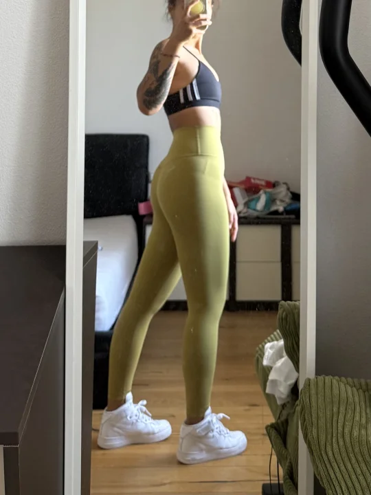 穿短的应该会显大吧