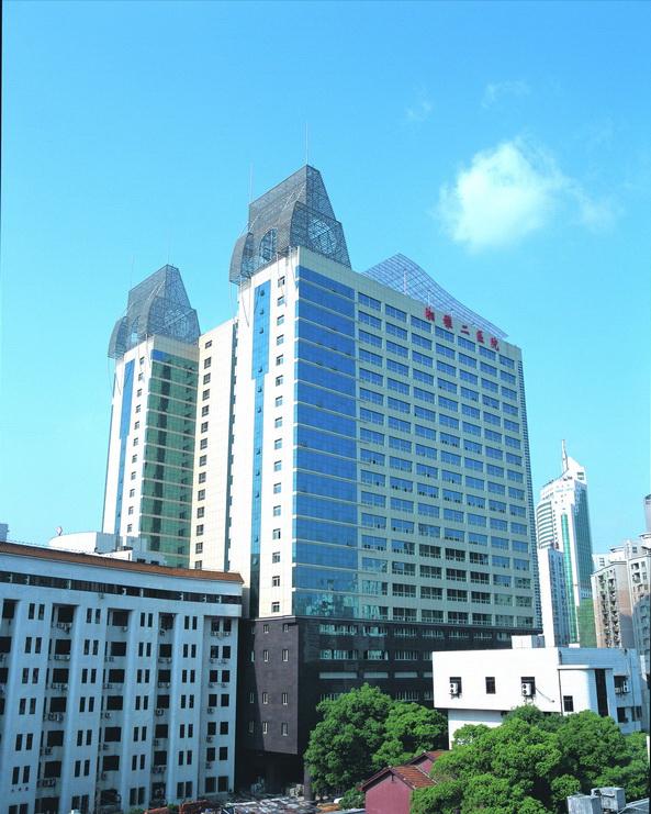 针对湘雅二医院项目招标引发的争议，湖南省连夜做出回应，已经成立由发改、住建、公共