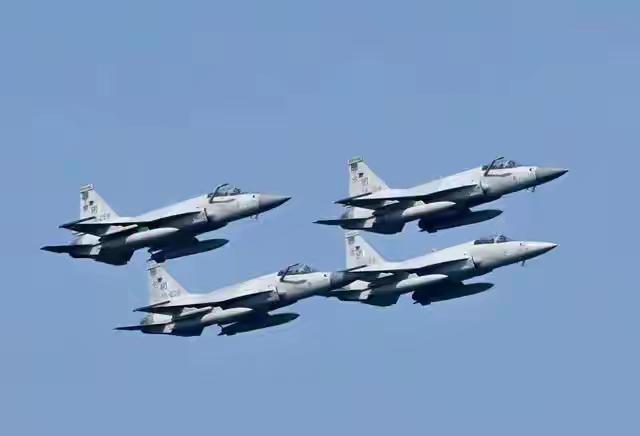 炸锅！巴基斯坦动真格了，8000重兵携中国装备进驻沙特，要改写中东格局，家人们，
