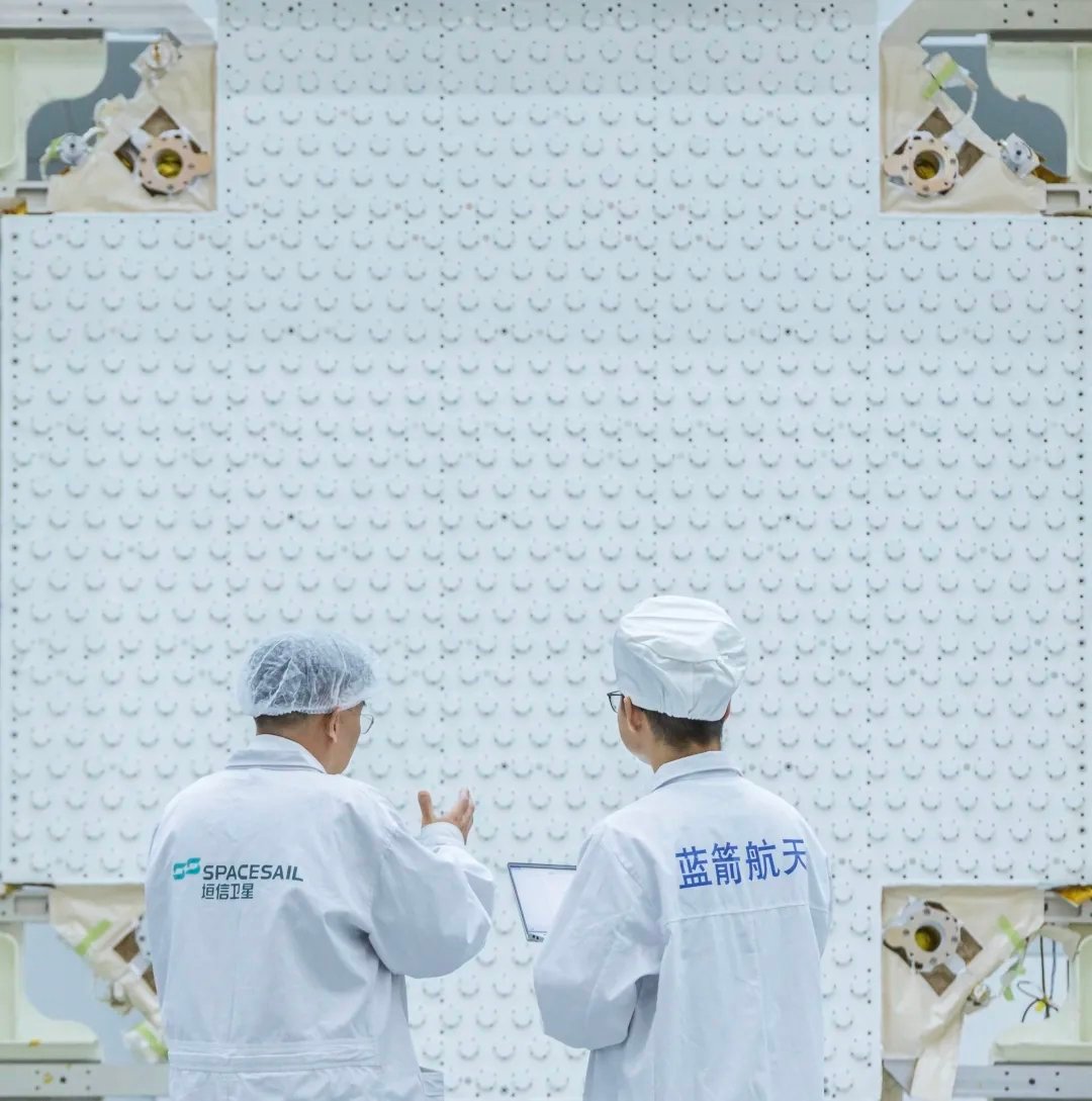 朱雀二号改进型遥六运载火箭两个载荷，千帆 DTC 01星和中国移动02星。图源: