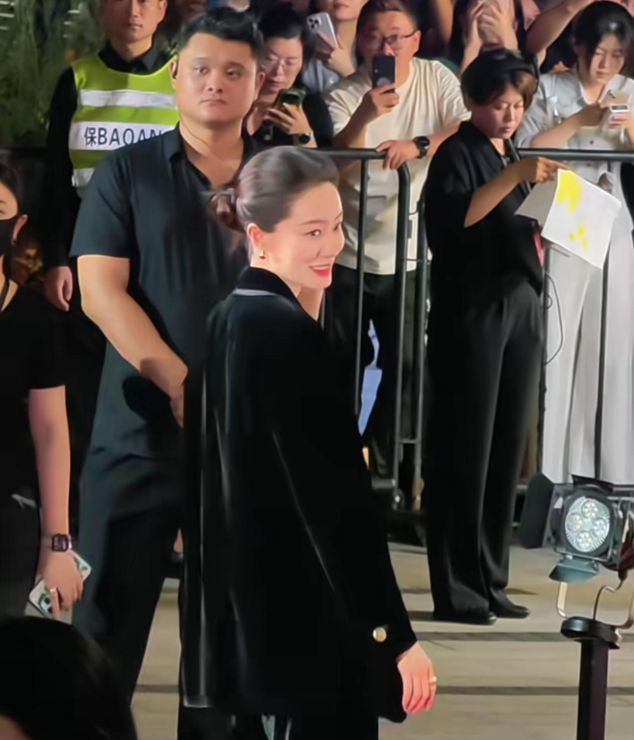 手里有底气，身上自带光芒，经济独立真的能重塑一个女人的状态。

张小斐就是最好的
