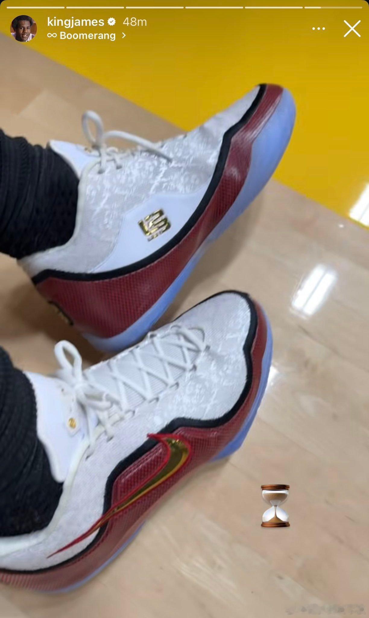 即将回归？詹姆斯社媒发布训练照配文“⏳” 